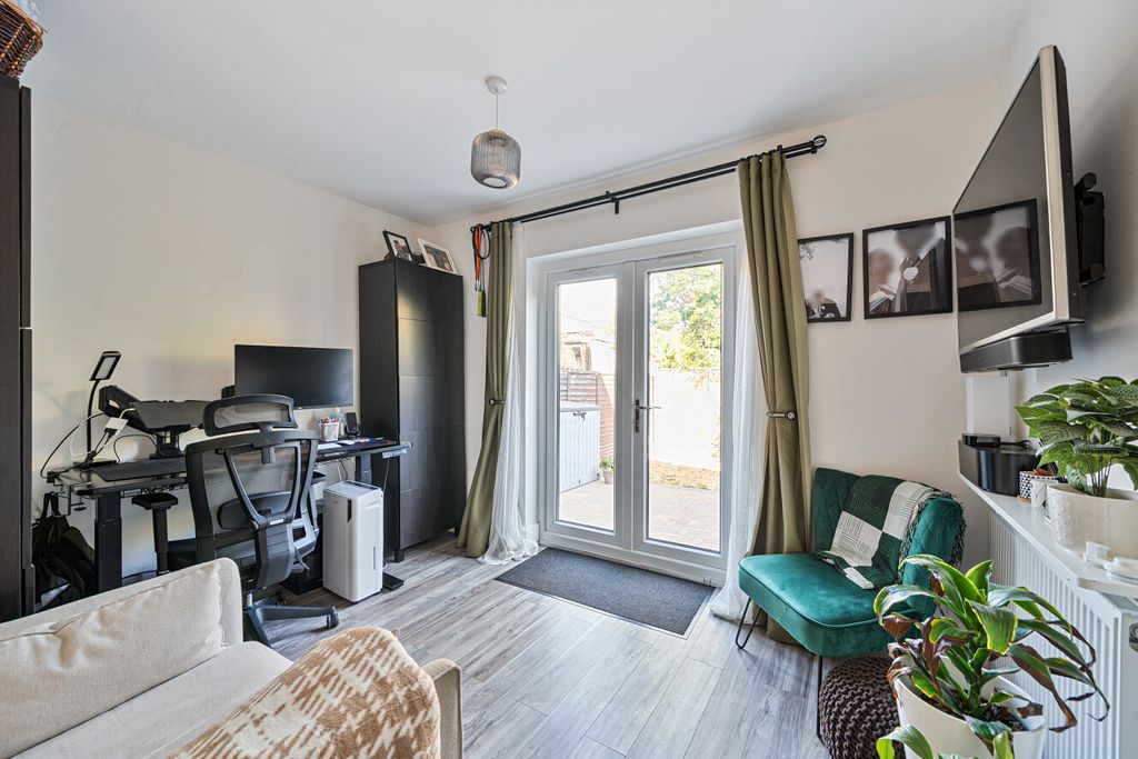 Property photo 3 of 14 2-6A86c09d16c3d-1...