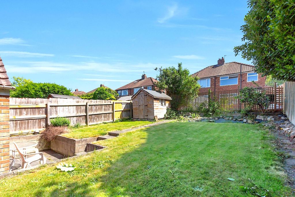 Property photo 3 of 21 86 Thief Lane - Garden1