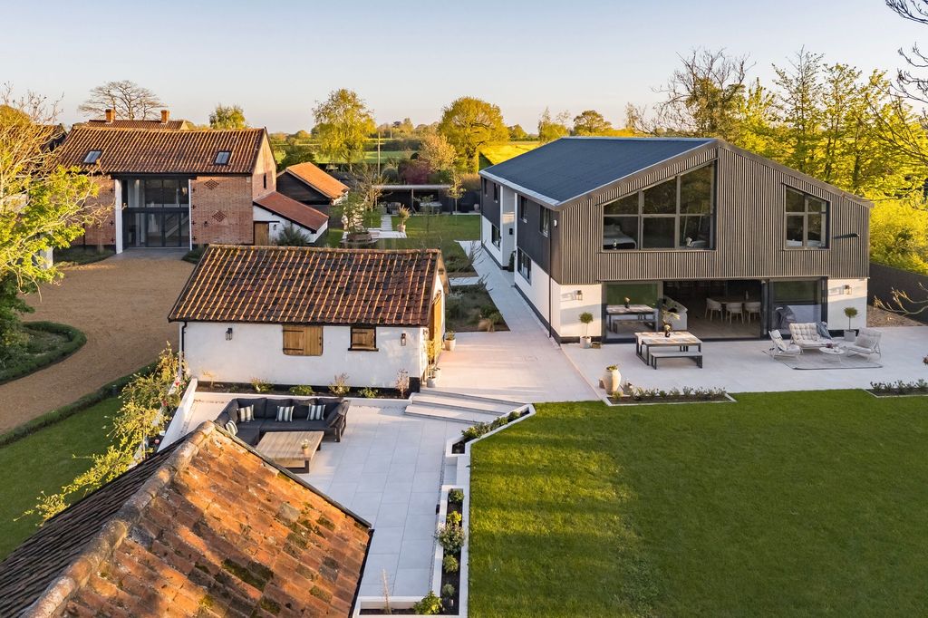 Property photo 1 of 40