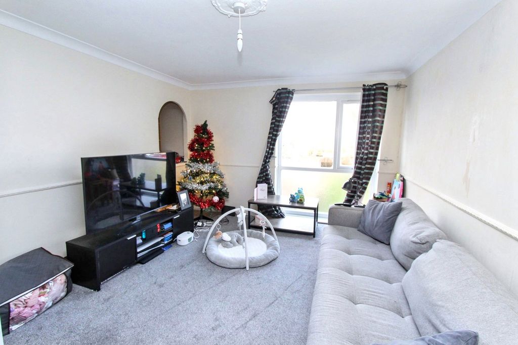 Property photo 3 of 6