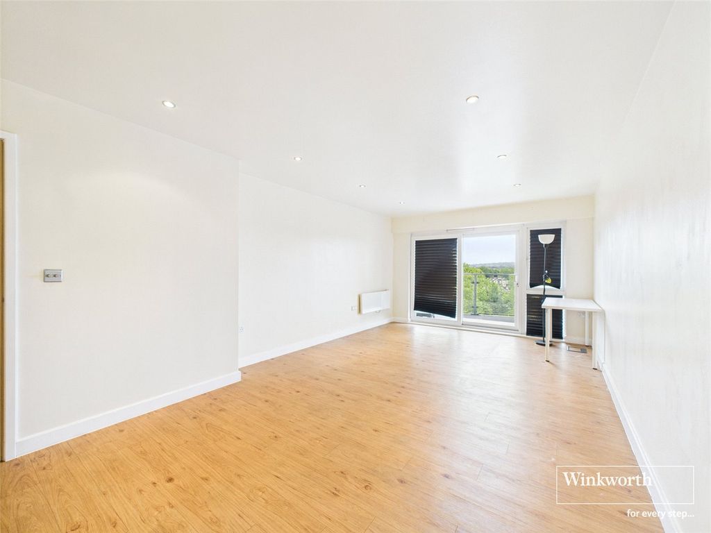 Property photo 2 of 9 Picture No. 30
