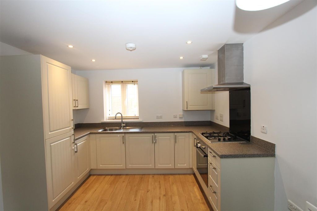 Property photo 2 of 8 Kitchen