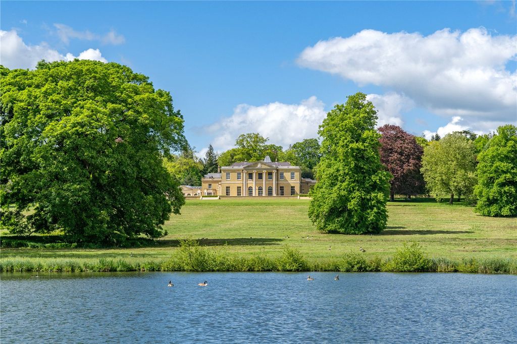 Property photo 1 of 33 Laverstoke Park