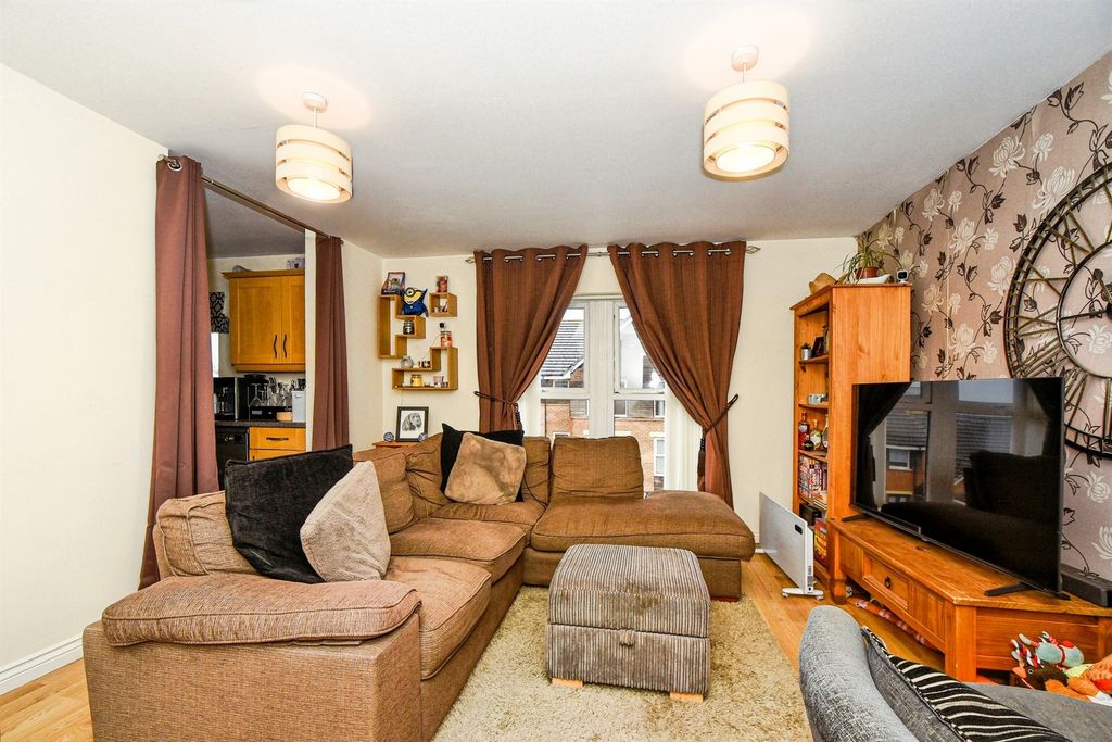 Property photo 2 of 9