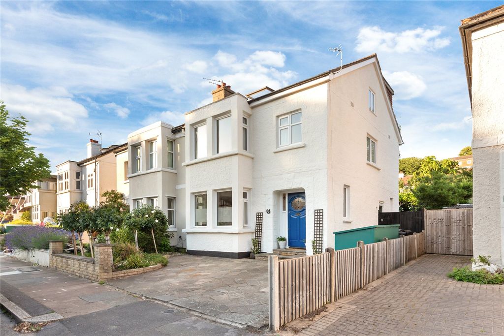 Property photo 1 of 37 Picture No. 13