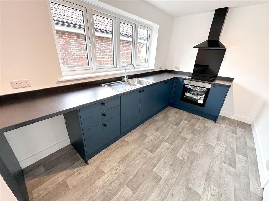 Property photo 2 of 9 Kitchen