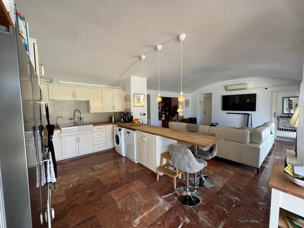 Property photo 3 of 32