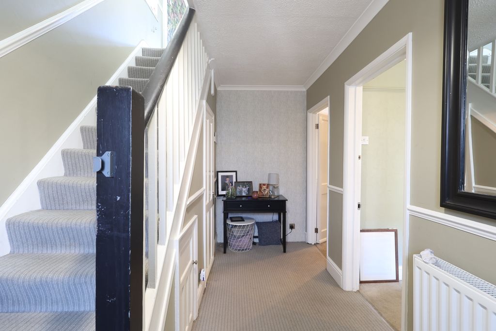 Property photo 2 of 17 Entrance Hallway