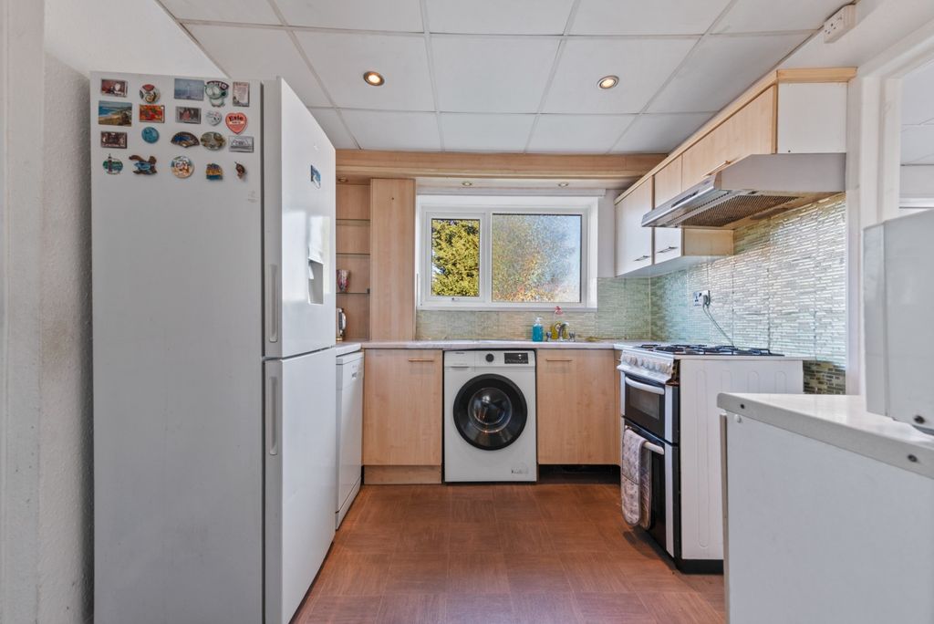 Property photo 2 of 23 4696457