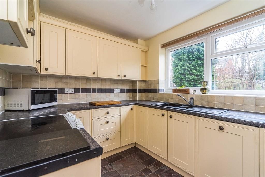 Property photo 3 of 9 Kitchen
