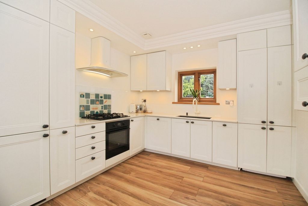Property photo 2 of 19 Breakfast Kitchen