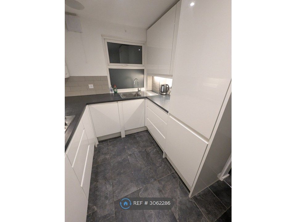 Property photo 3 of 22 Kitchen 2