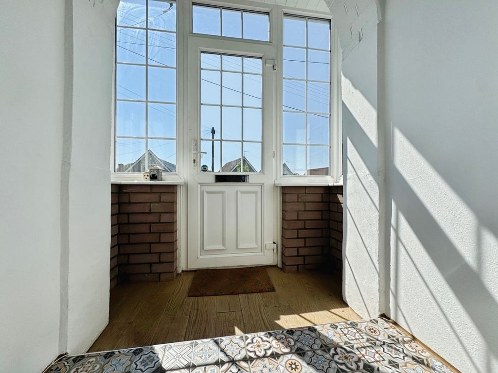 Property photo 3 of 33 4663843