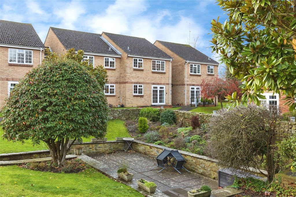 Property photo 2 of 12 General View