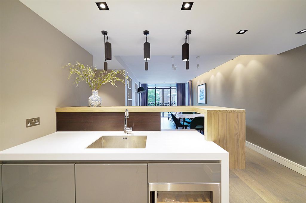 Property photo 2 of 15 Apartment 36, 21 Young Street - 8Lcntd26L67Audeual