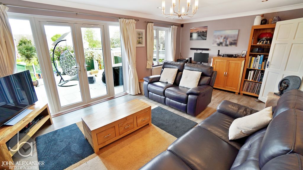 Property photo 2 of 38 9-Halstead-Road-Image-Ali06101