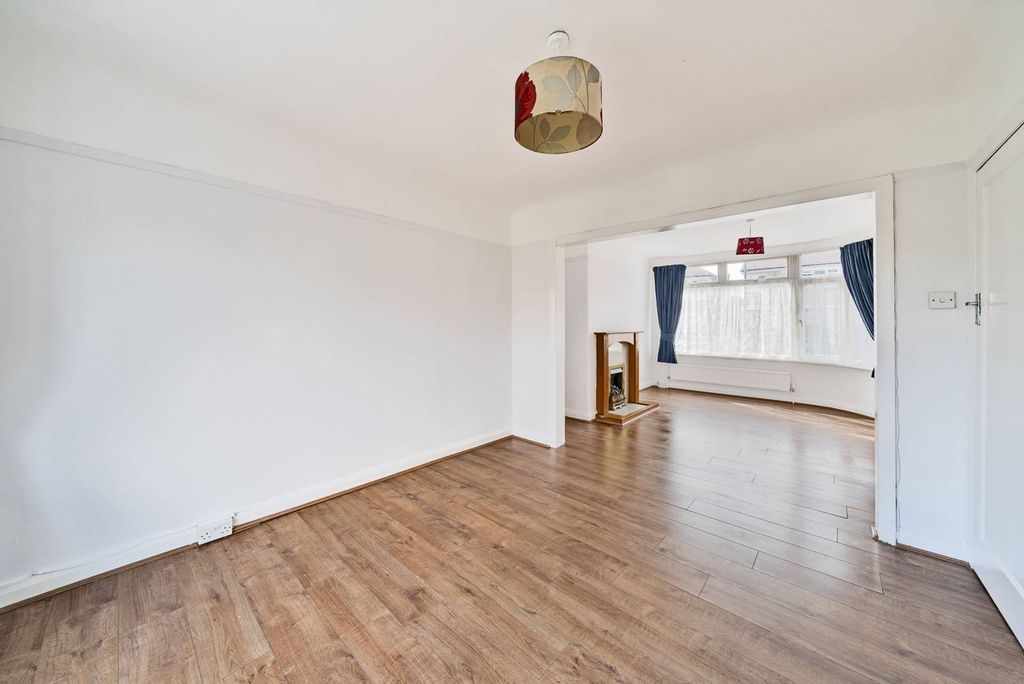 Property photo 3 of 24
