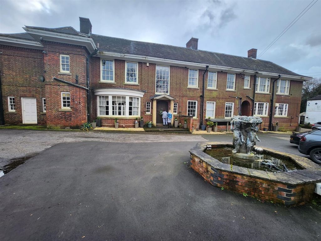 Property photo 2 of 39 A4c12Db3-67c2-4E72-9222-F7Cabe0E3c01.Jpg