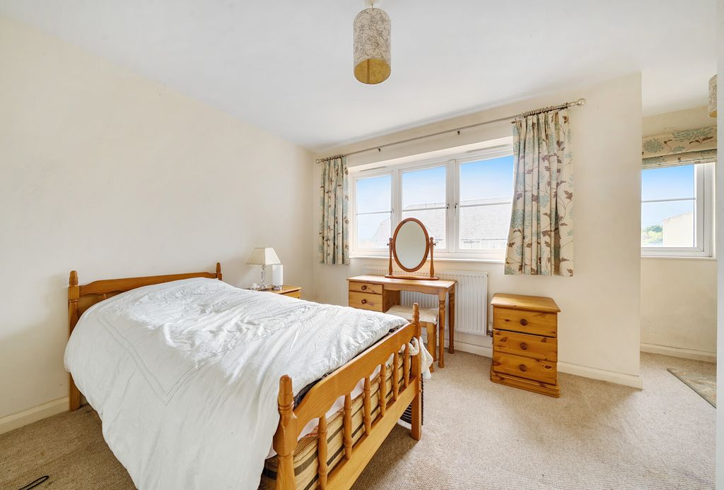 Property photo 3 of 13 1304600-7-6843Fdb...