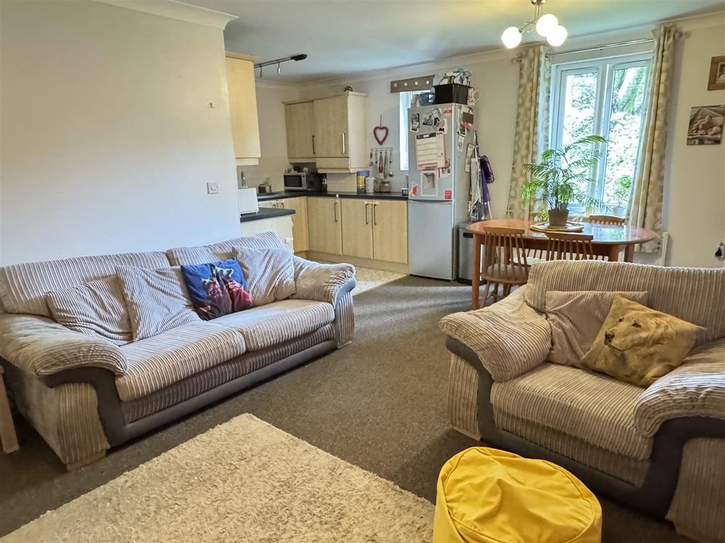 Property photo 2 of 27 Lounge Diner Kitchen