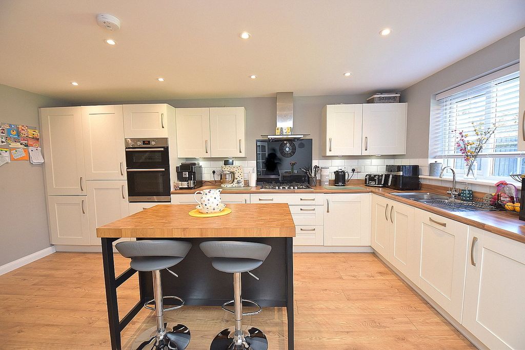 Property photo 3 of 16 Picture No. 11