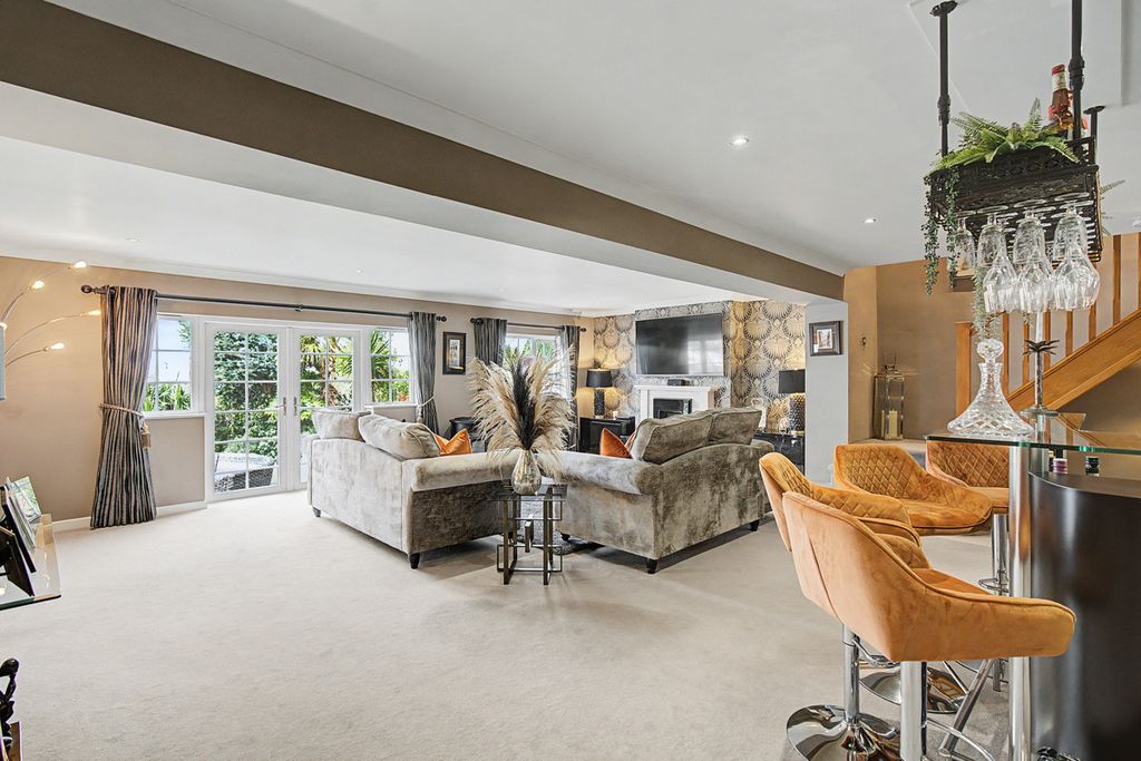 Property photo 3 of 25