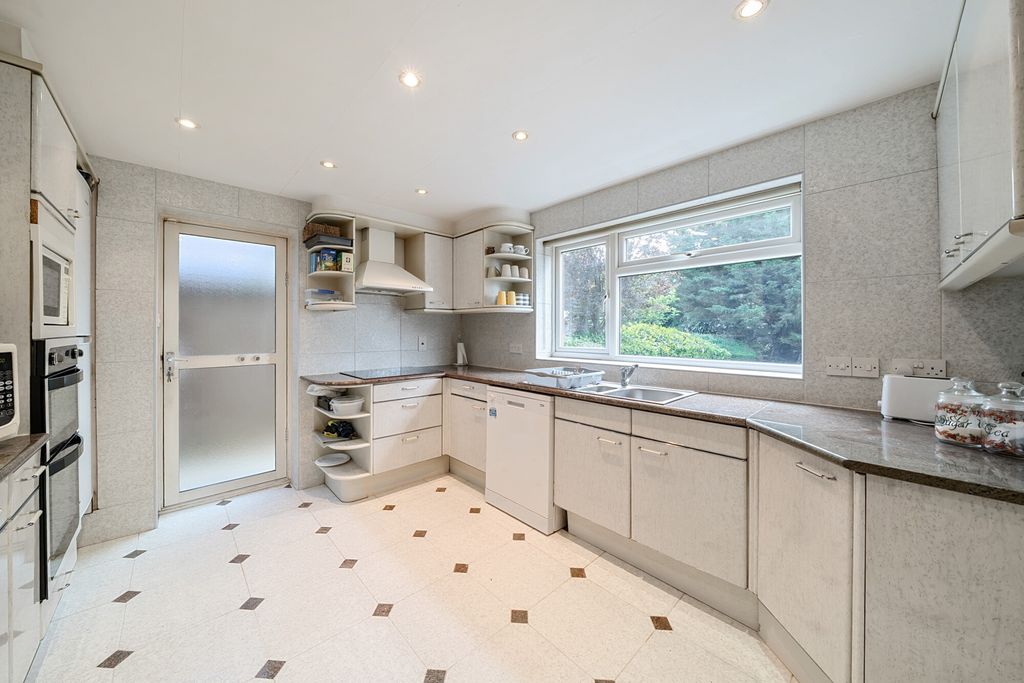 Property photo 3 of 24 12-681c74187435E-...