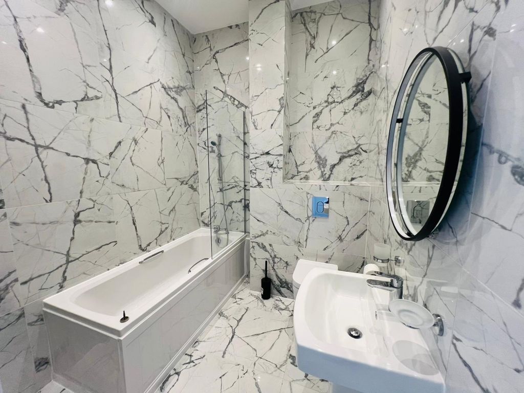 Property photo 3 of 15 Bathroom