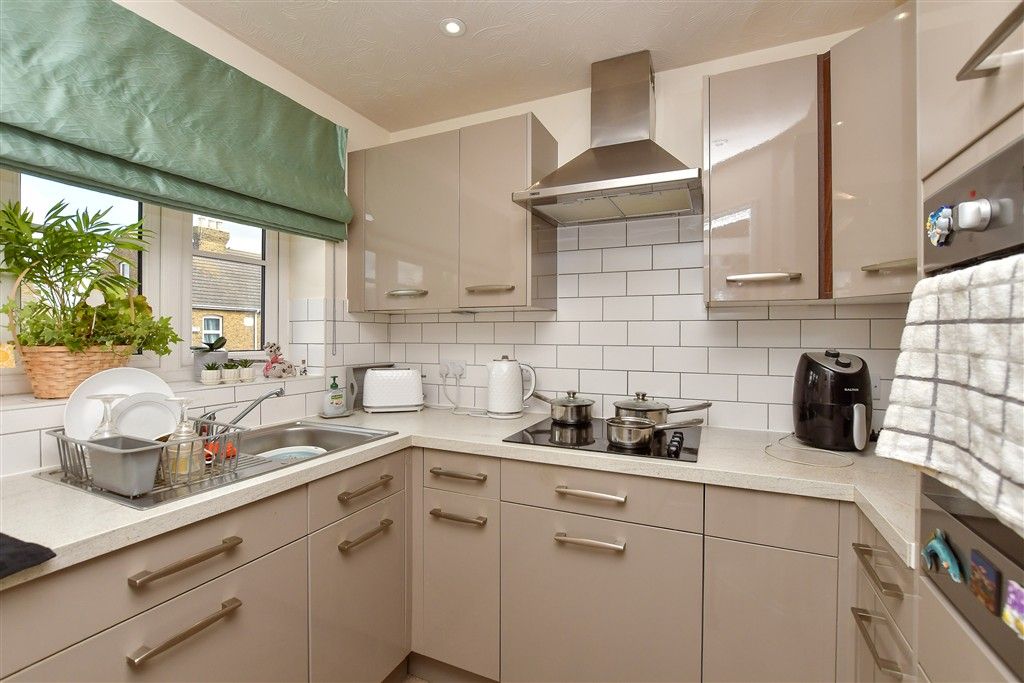 Property photo 2 of 8 Kitchen