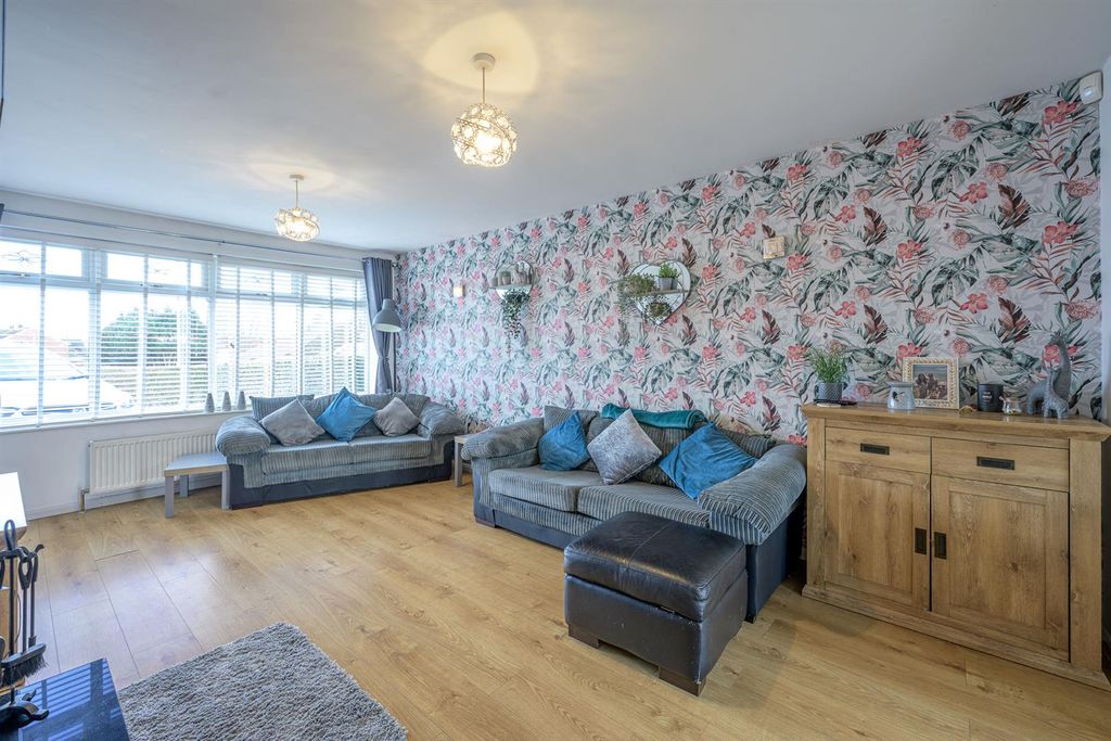 Property photo 3 of 25