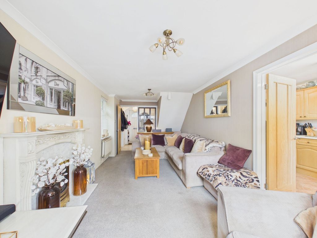 Property photo 2 of 25