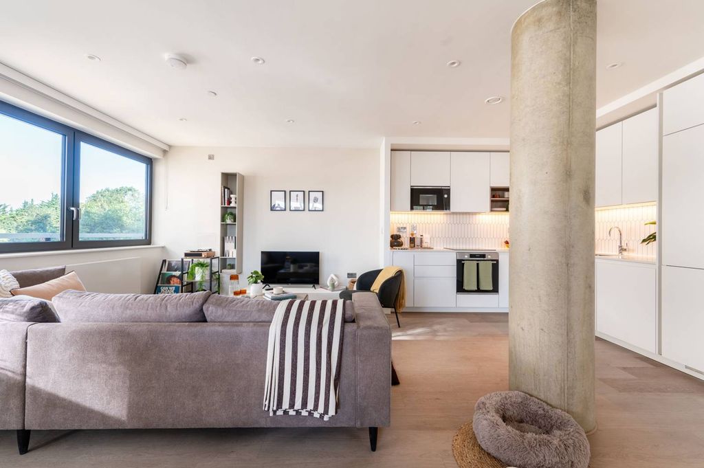 Property photo 3 of 24