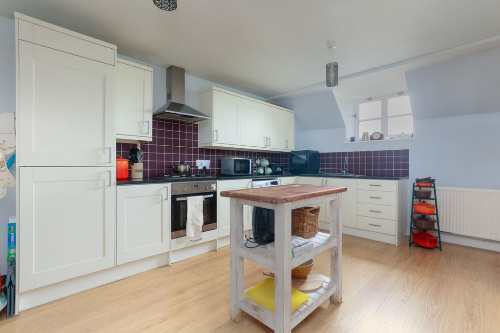 Property photo 2 of 15 4033865