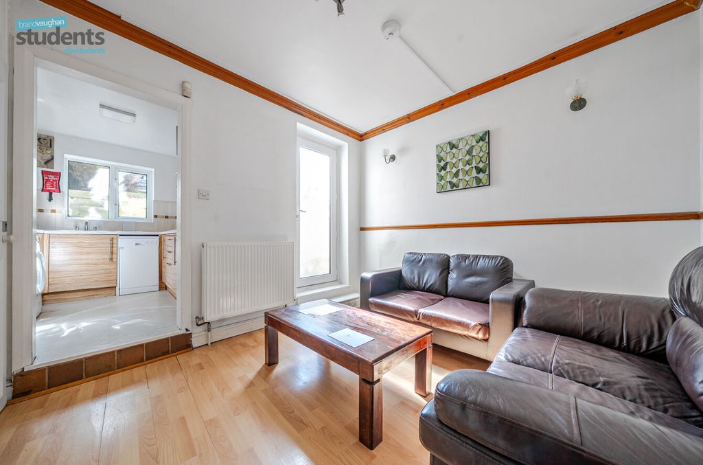 Property photo 3 of 10 5B3Eec98-0185-449...