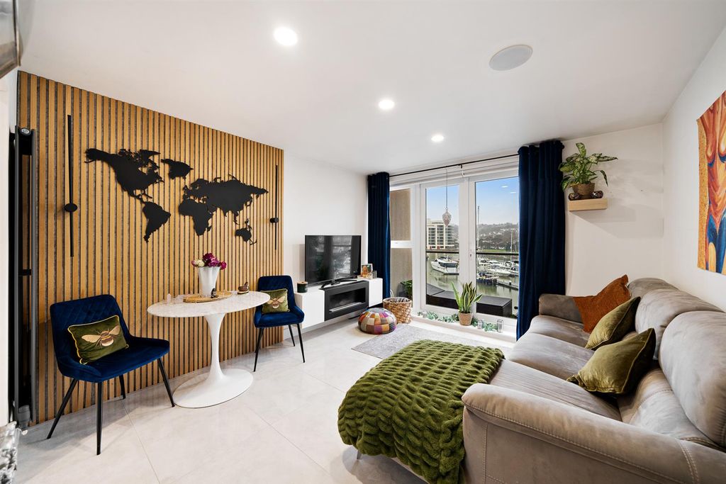 Property photo 1 of 10 Living Room