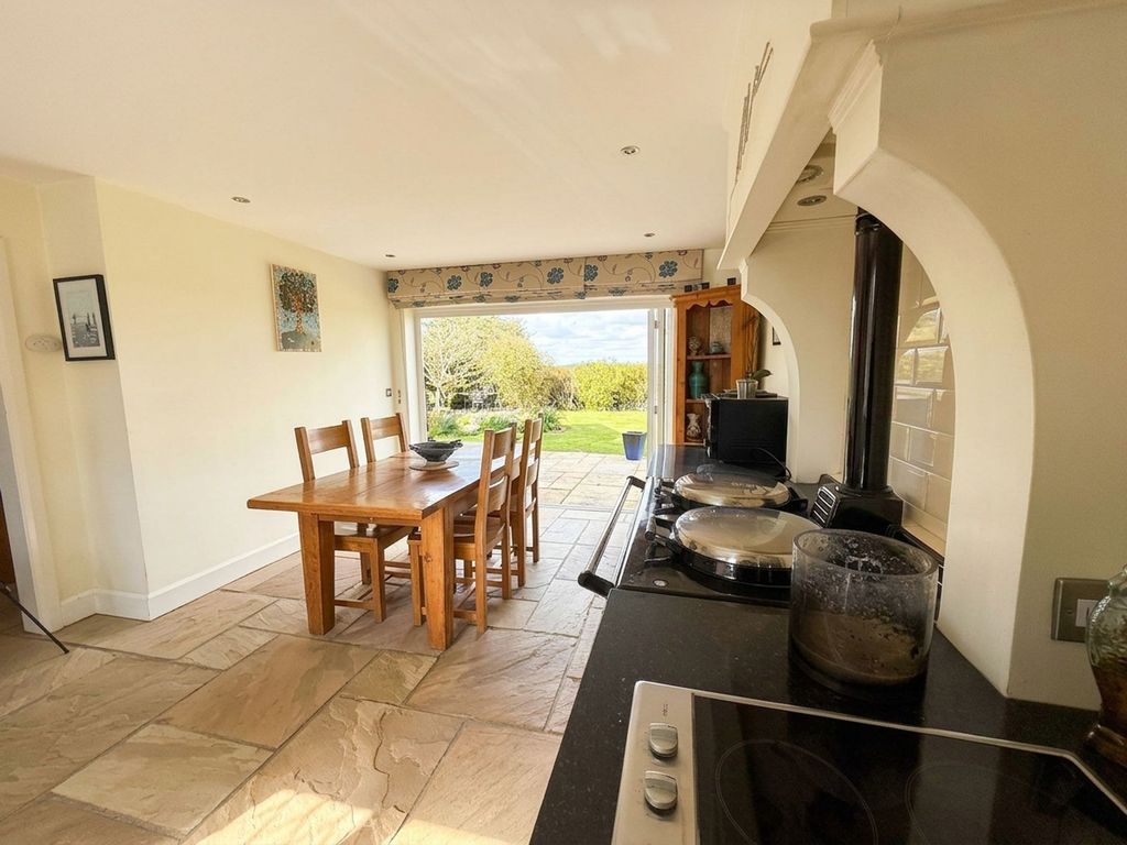 Property photo 3 of 33