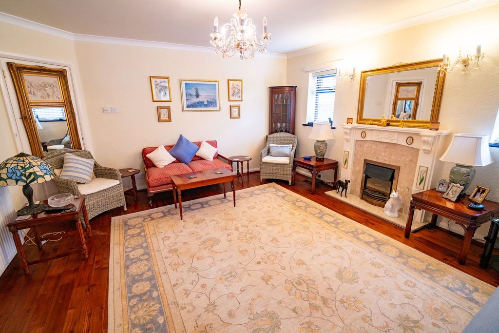 Property photo 2 of 28