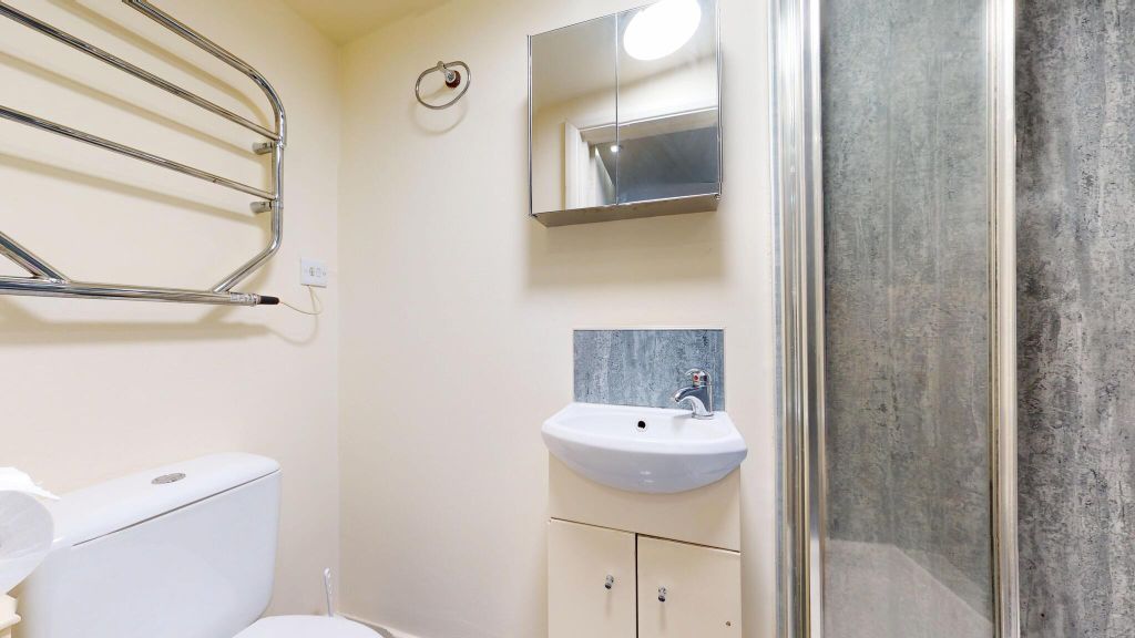 Property photo 3 of 13 Bathroom
