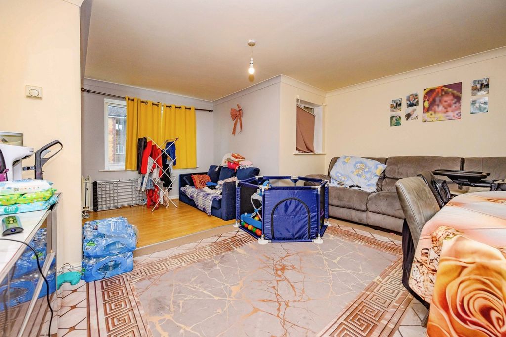 Property photo 2 of 9 Pbox-Img.Jpg