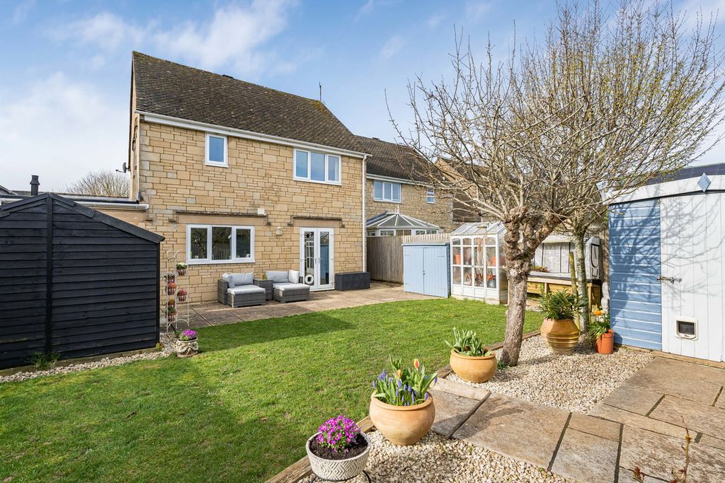 Property photo 2 of 21 Rear Garden