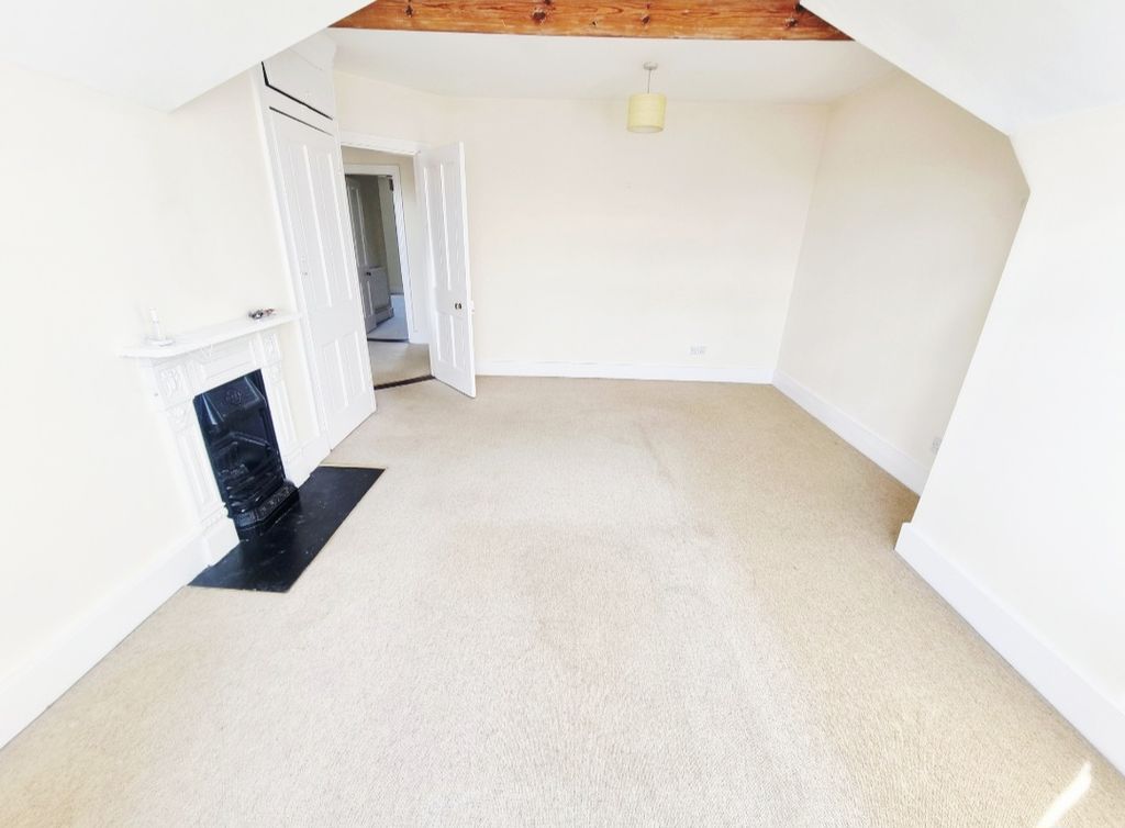 Property photo 3 of 11 Living Room