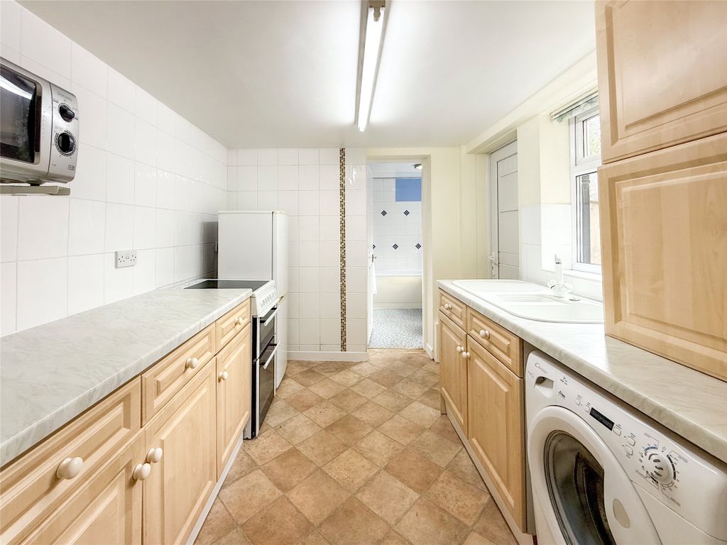 Property photo 2 of 10 Kitchen