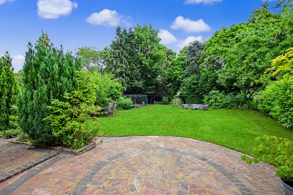 Property photo 2 of 25