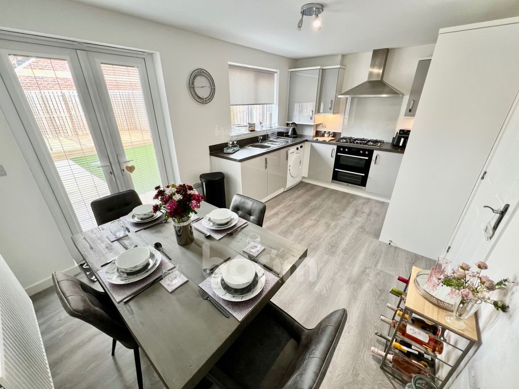 Property photo 3 of 25 Crompton Way, North Newmoor, Irvine Dining Kitchen