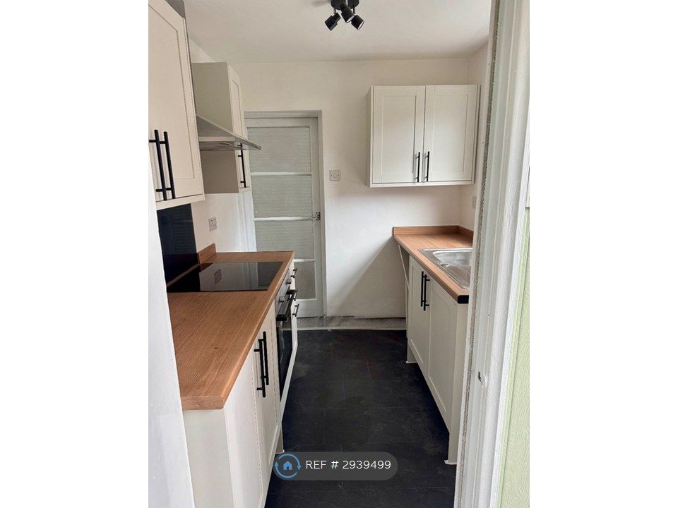 Property photo 1 of 11 Kitchen
