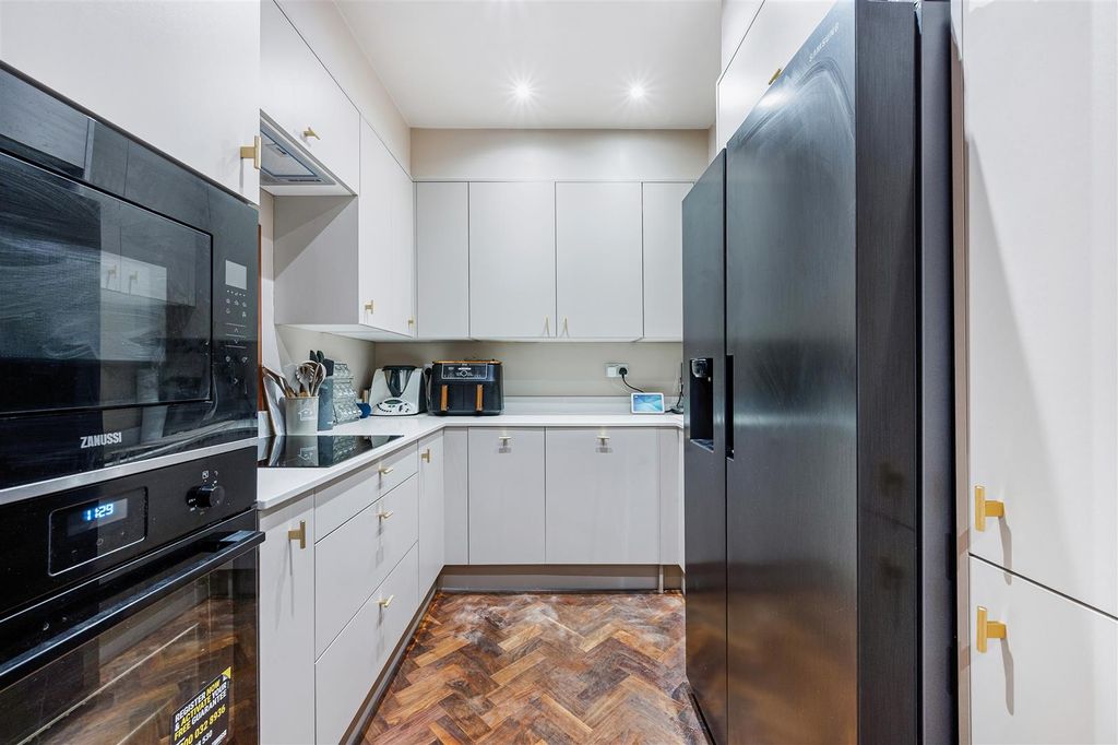 Property photo 3 of 12 Gff, 4 Grasmere Avenue-5.Jpg