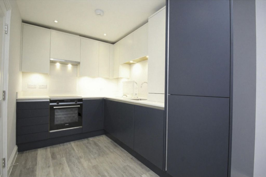 Property photo 3 of 7 Kitchen