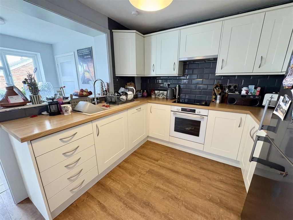 Property photo 3 of 16 Img_0452.Jpeg