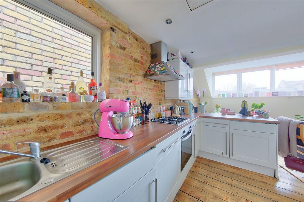 Property photo 3 of 8 18B_Brodrick_Road_Kit.Jpg