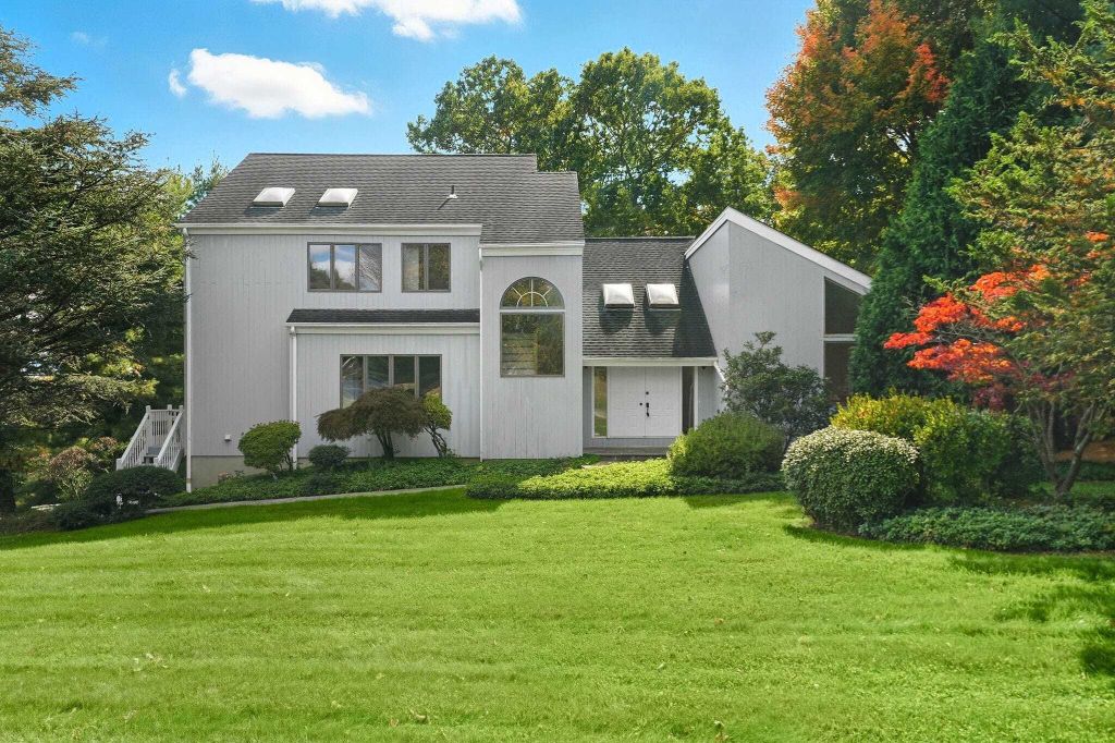 Property photo 1 of 31